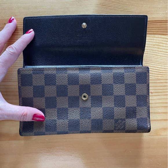 Louis Vuitton Damier Wallet GUC - Picture 2 of 15